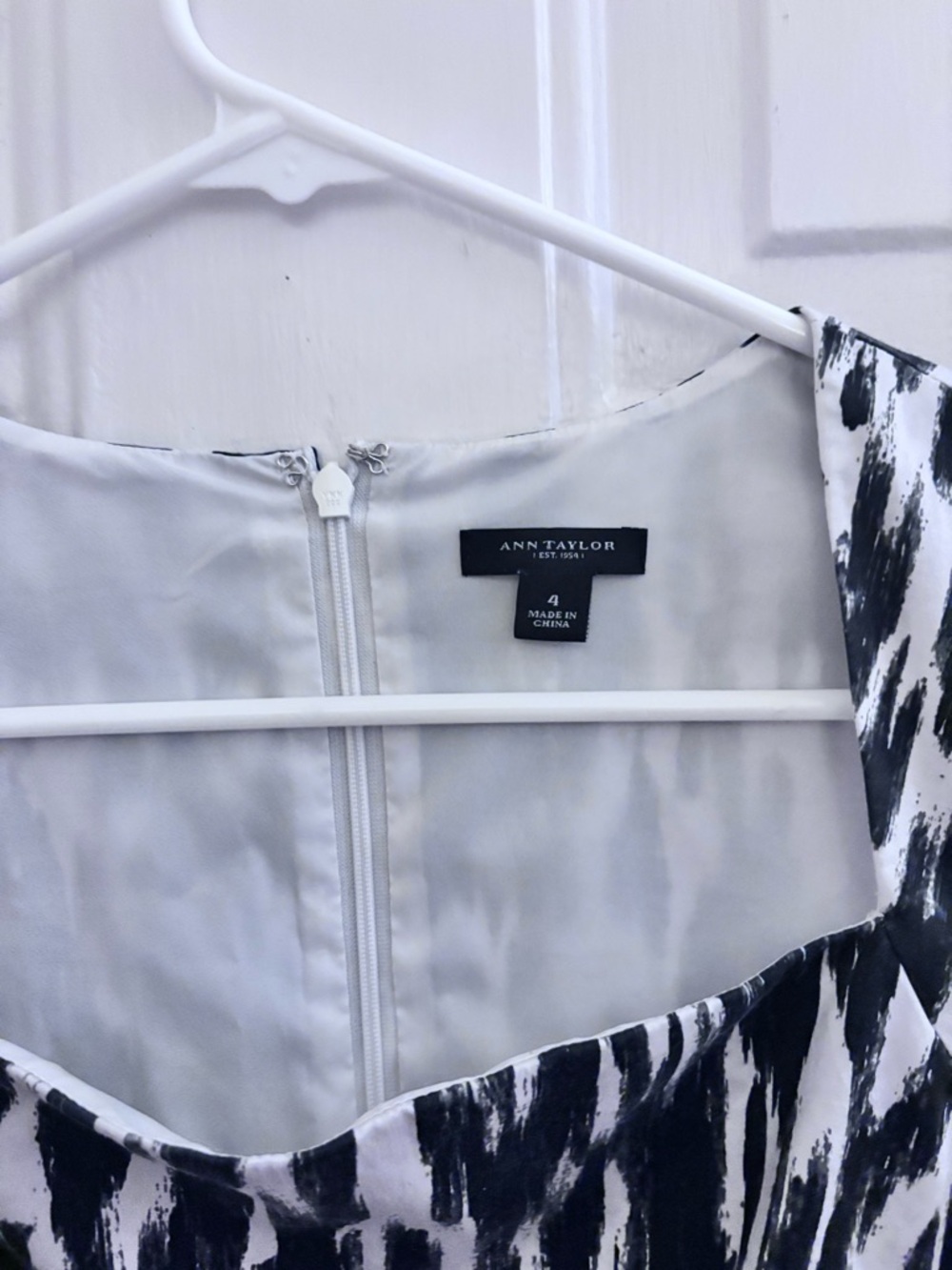 Ann Taylor Black & White Patterned Midi Dress - Picture 4 of 5